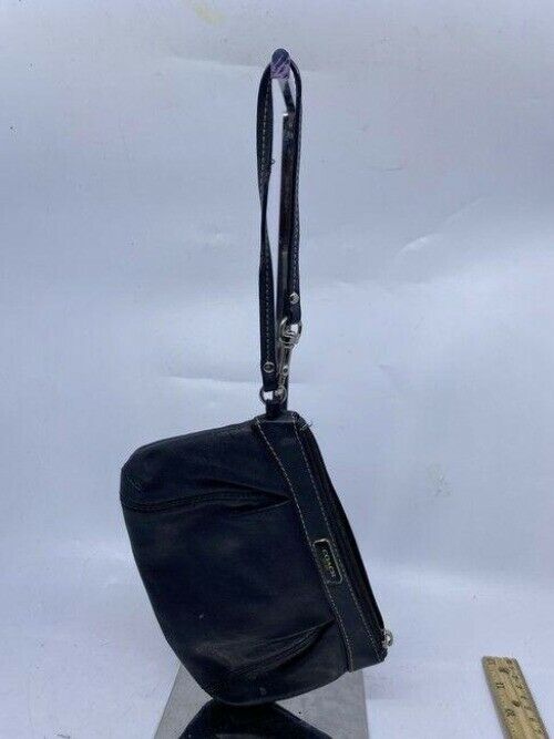 coach classic needs pull black leather wristlet