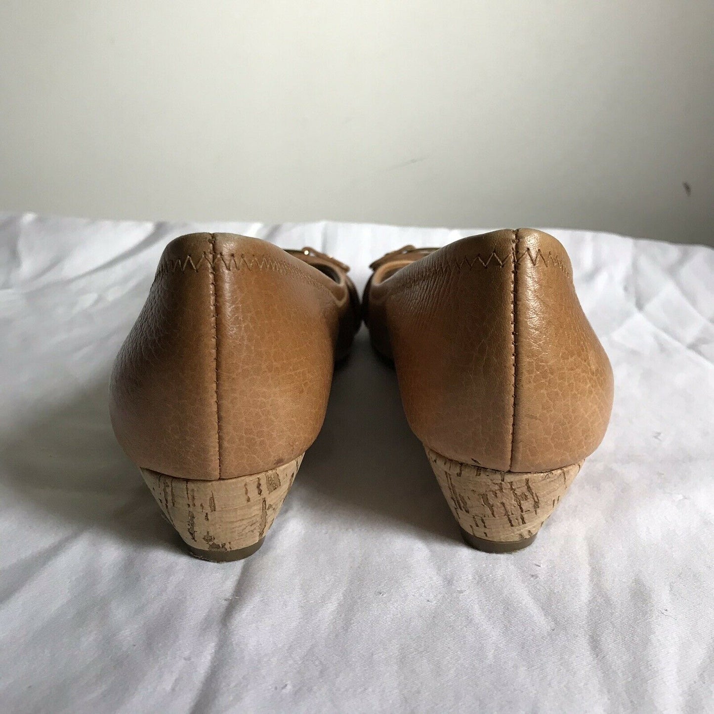 TORY BURCH Tan Leather Peep Toe With Logo Design Sz 8
