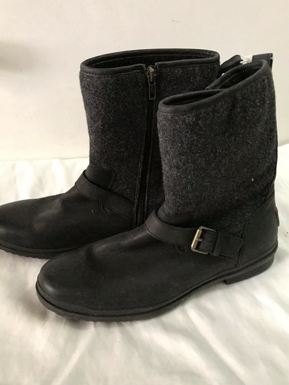 UGG Australia Boots Womens Size 10 Runs Small