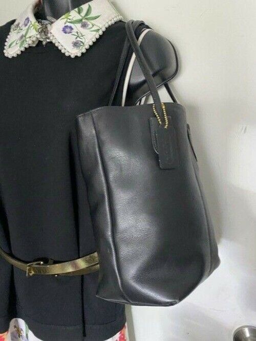 coach vintage black leather shoulder bag
