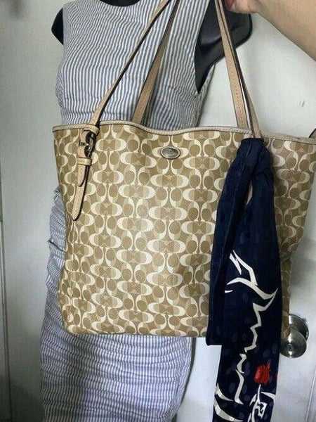 coach w w detachable specialty tie accent tan white shoulder bag