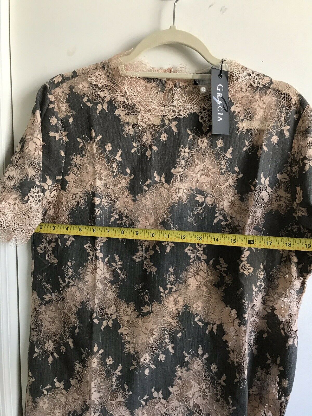 NWT! GRACIA Lace Top Sz Large