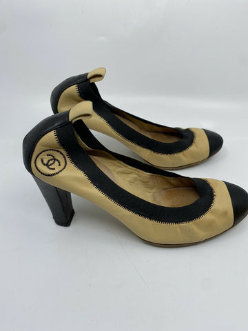 Chanel Cap Beige/ Black Toe high heels 37.5