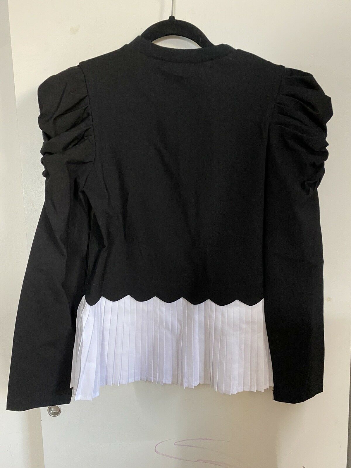GRACIA NWT! Black Knit With white pleats And puffed Sleeves S/M/L