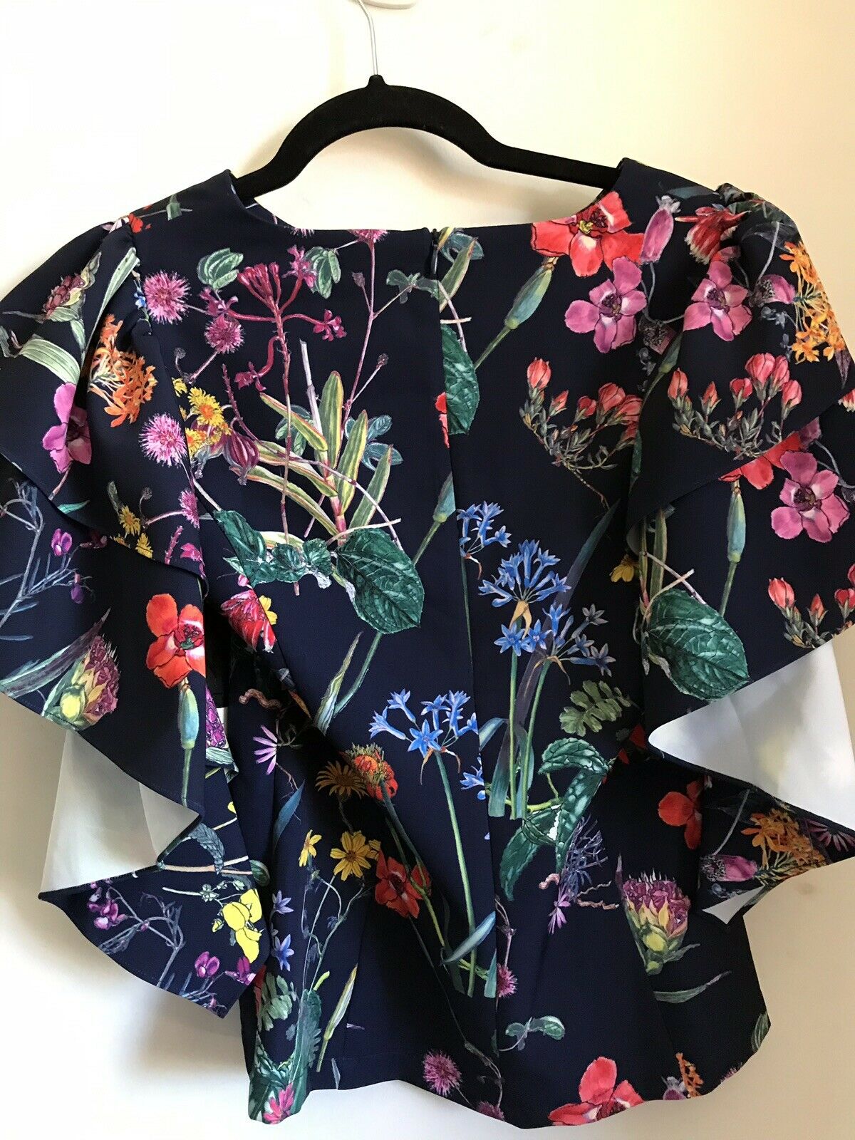 NWT Gracia Floral Navy W/ Statment Sleeves Small