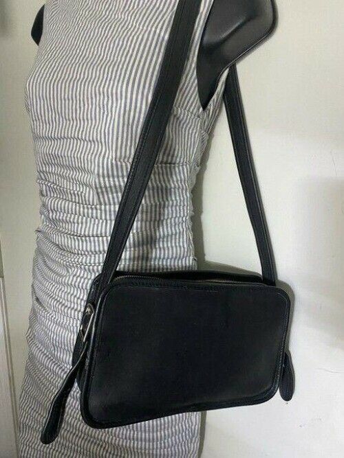 coach vintage handbag great find black leather shoulder bag