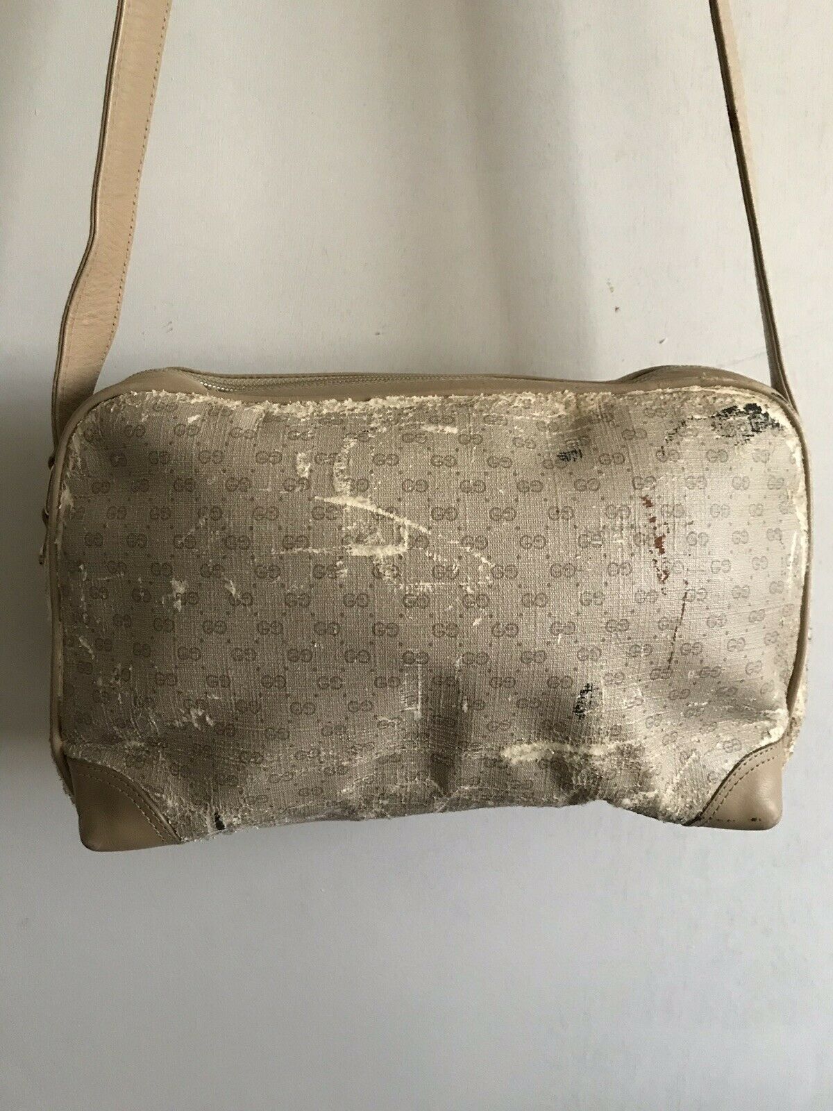 GUCCI Vintage Logo Monogram Print Medium Leather Crossbody Bag
