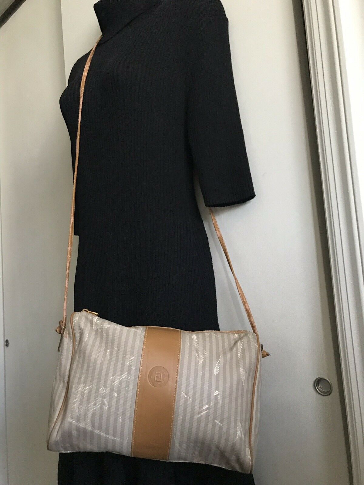 FENDI Vintage Grey/Beige Medium Leather Crossbody Bag With Matching Wallet