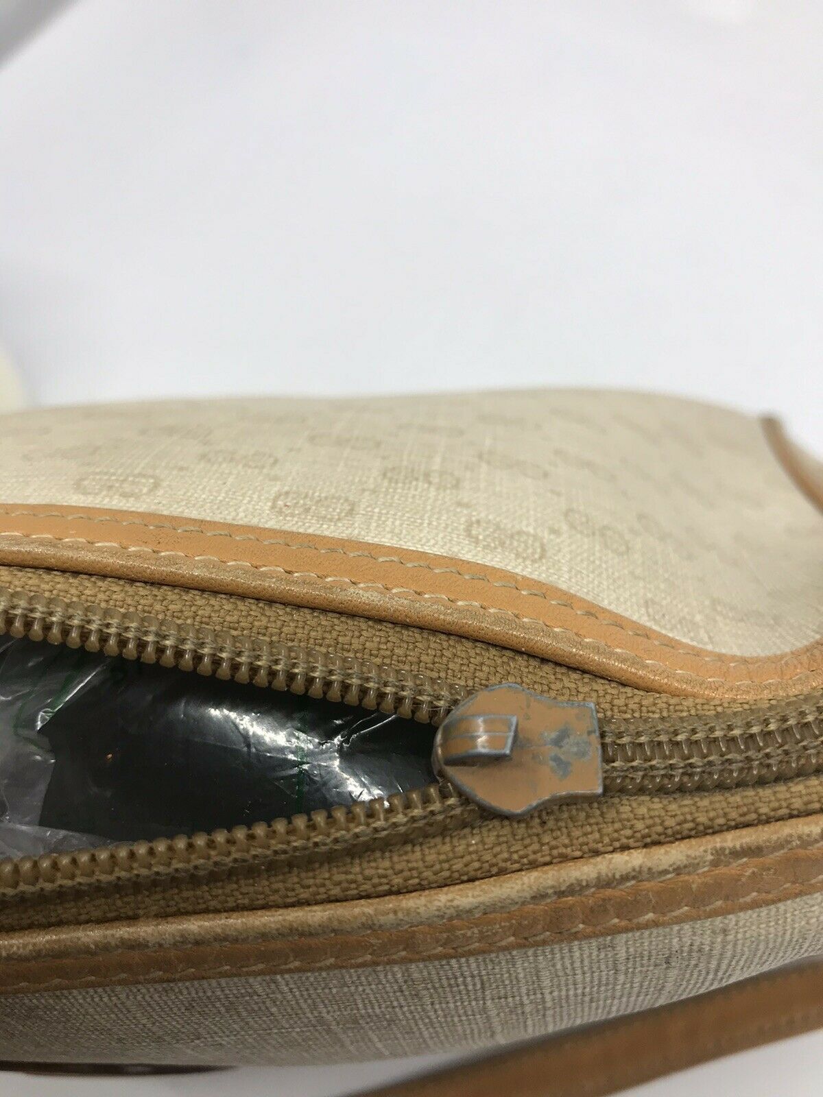 GUCCI Vintage Crossbody Bag All Over Signature