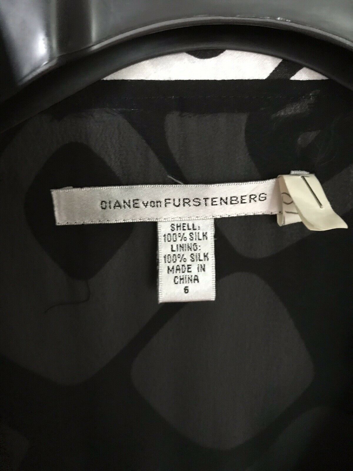 DIANE VON FURSTENBERG size 6 Wrap Around Dress