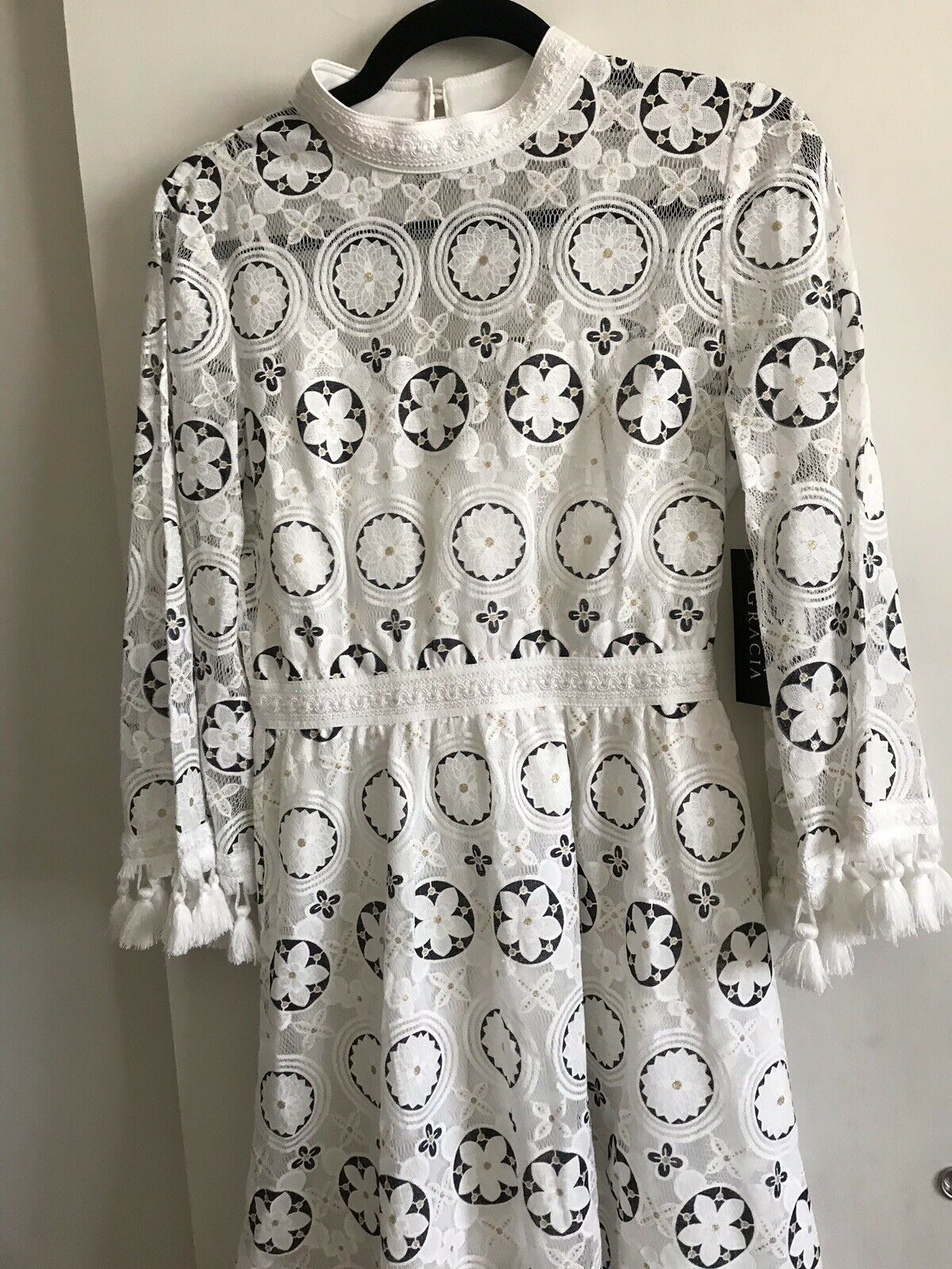 NWT! Gracia Lace Romber W/ Fringe