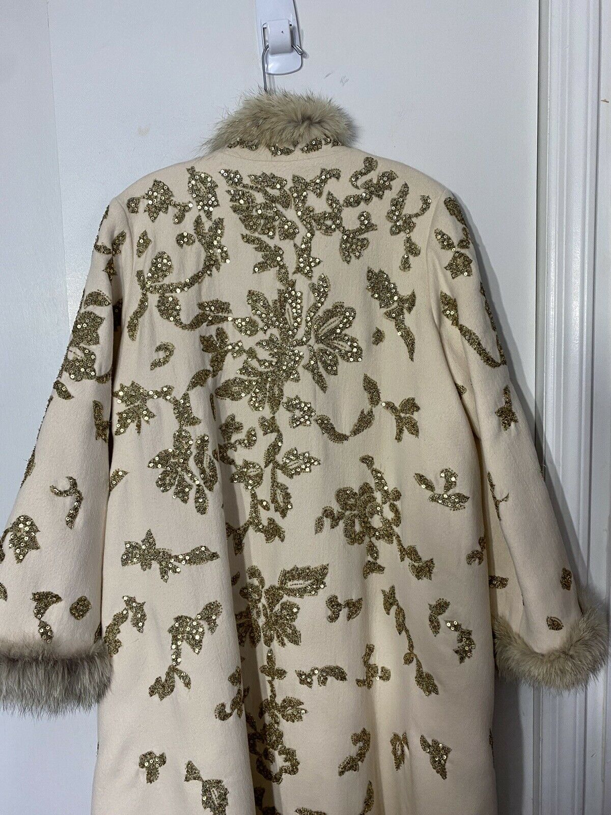 OSCAR DE LA RENTA Embellished Cream Long coat W Fur Trim Small