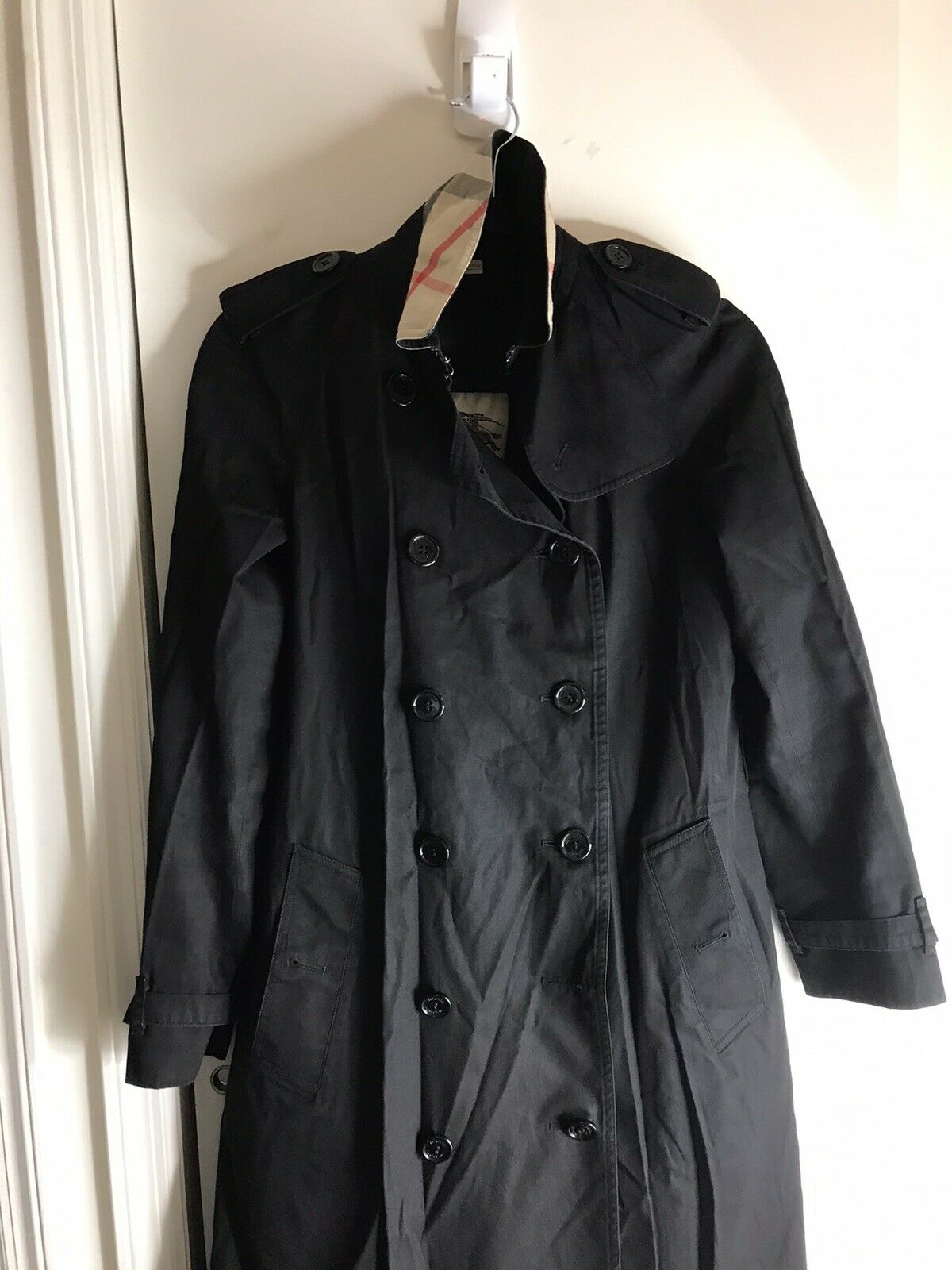 BURBERRY Women’s Trench Coat size 6 Needs Repair