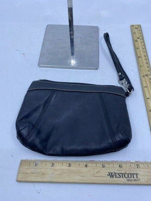coach classic needs pull black leather wristlet