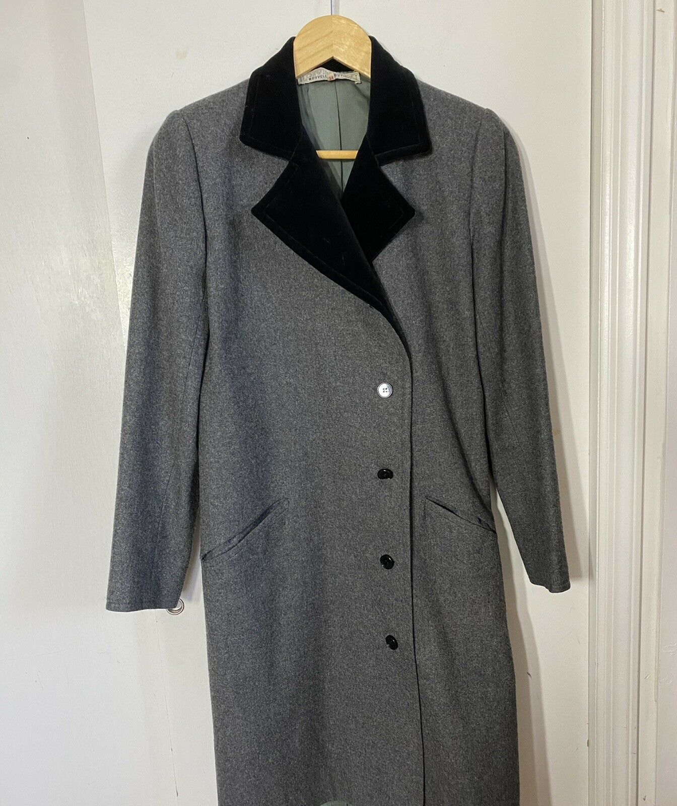 GIVENCHY Vintage Grey  Wool Coat W/  Velvet trim  Small