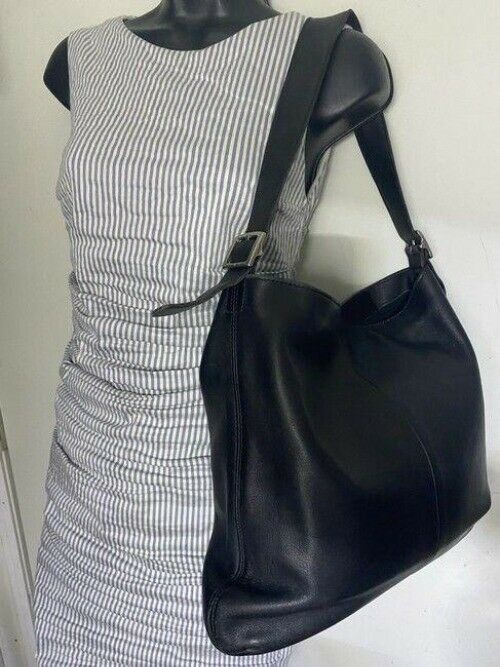 coach vintage handbag great find black leather shoulder bag