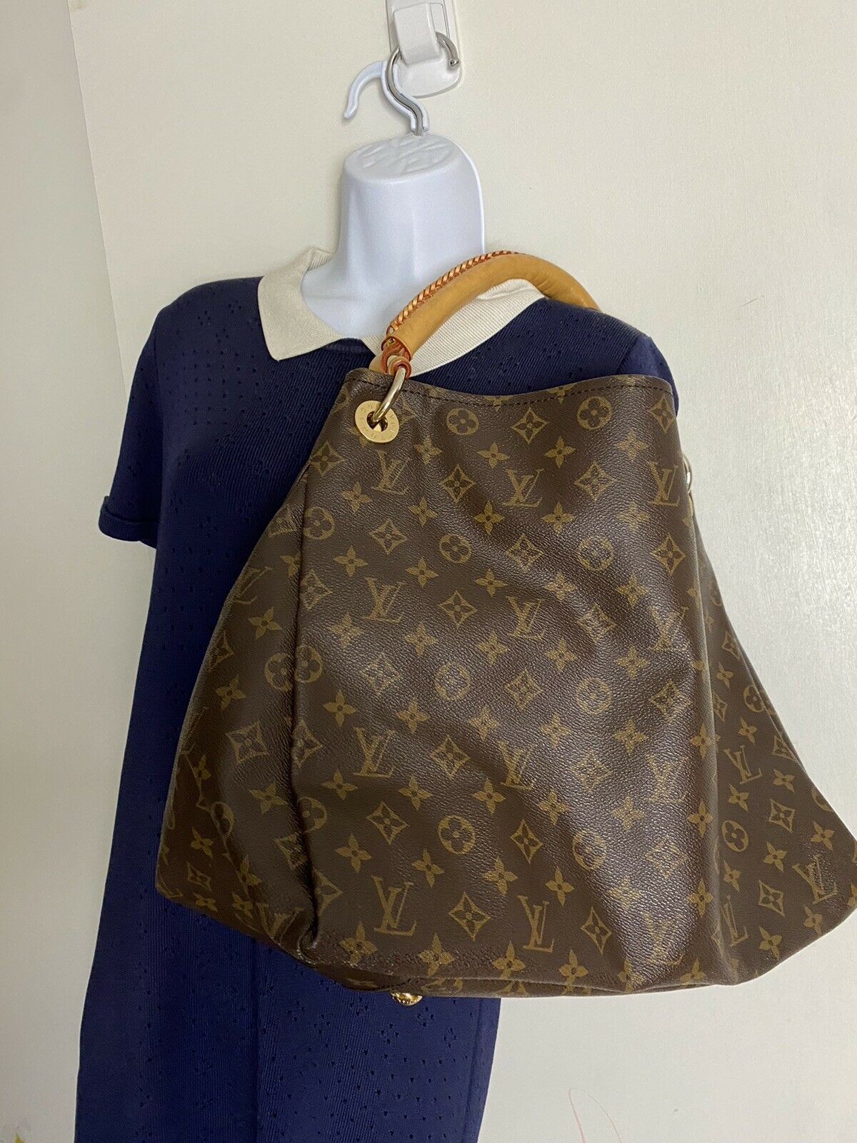 LOUIS VUITTON Artsy Monogram Bag Msrp 2,300 Very Good Condition